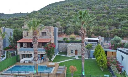 Bodrum Torba' da Deniz Manzaralı Özel Havuzlu Jakuzili 6+1 Villa