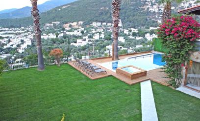 Bodrum Torba' da Deniz Manzaralı Özel Havuzlu Jakuzili 6+1 Villa