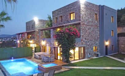 Bodrum Torba' da Deniz Manzaralı Özel Havuzlu Jakuzili 6+1 Villa