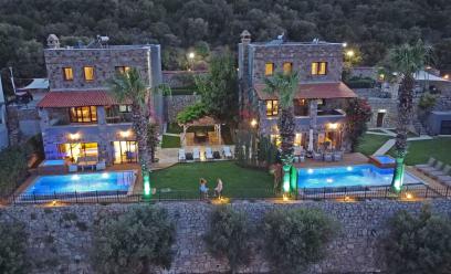 Bodrum Torba' da Deniz Manzaralı Özel Havuzlu Jakuzili 6+1 Villa