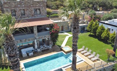 Bodrum Torba' da Deniz Manzaralı Özel Havuzlu Jakuzili 6+1 Villa