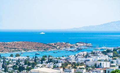 Bodrum Merkez'de Deniz Manzaralı,Özel Havuzlu,Bahçeli 4+1 Kiralık Villa