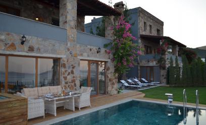 Bodrum Torba' da Deniz Manzaralı Özel Havuzlu Jakuzili 6+1 Villa