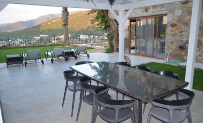 Bodrum Torba' da Deniz Manzaralı Özel Havuzlu Jakuzili 6+1 Villa