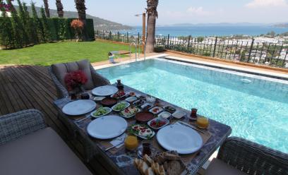 Bodrum Torba' da Deniz Manzaralı Özel Havuzlu Jakuzili 6+1 Villa