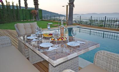 Bodrum Torba' da Deniz Manzaralı Özel Havuzlu Jakuzili 6+1 Villa