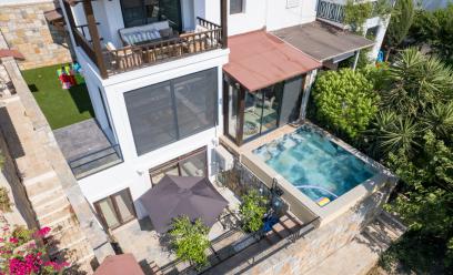 Bodrum Bitez' de Özel Havuzlu Isıtmalı Havuz Seçenekli Deniz Manzaralı Kiralık Villa