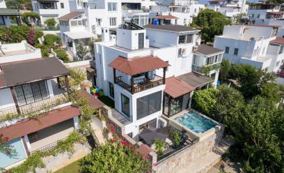 Bodrum Bitez' de Özel Havuzlu Isıtmalı Havuz Seçenekli Deniz Manzaralı Kiralık Villa
