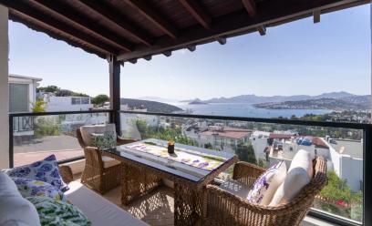 Bodrum Bitez' de Özel Havuzlu Isıtmalı Havuz Seçenekli Deniz Manzaralı Kiralık Villa