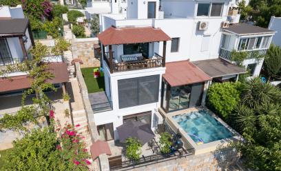 Bodrum Bitez' de Özel Havuzlu Isıtmalı Havuz Seçenekli Deniz Manzaralı Kiralık Villa