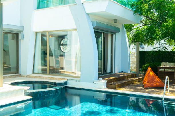 bodrum konacık merkezi konumda müstakil 4+1 özel havuzlu villa