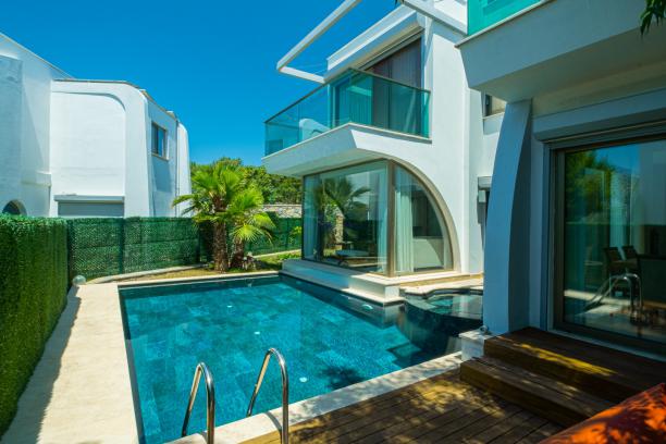 bodrum konacık merkezi konumda müstakil 4+1 özel havuzlu villa