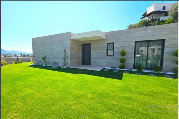 Bodrum Yalıkavak' ta Deniz Manzaralı Özel Havuzlu 3+1 Tek Katlı Müstakil Villa 