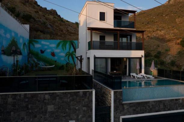 Bodrum Kadıkalesi' nde Deniz Manzaralı Özel Havuzlu 5+1 Villa