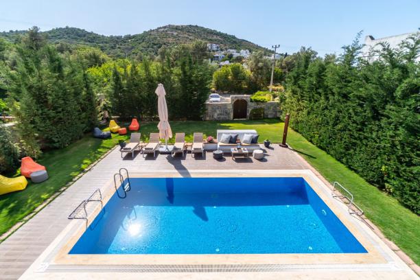 Yalıkavak Merkez'de Özel Havuzlu,Geniş Bahçeli Tam Müstakil 4+1 Villa