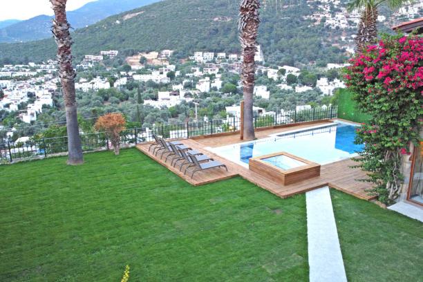 Bodrum Torba' da Deniz Manzaralı Özel Havuzlu Jakuzili 6+1 Villa