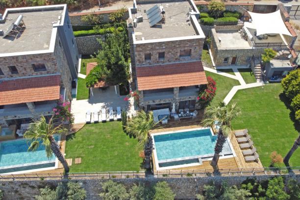 Bodrum Torba' da Deniz Manzaralı Özel Havuzlu Jakuzili 6+1 Villa