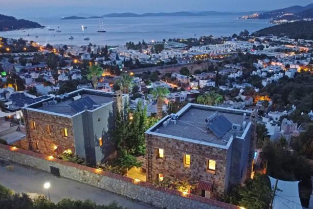 Bodrum Torba' da Deniz Manzaralı Özel Havuzlu Jakuzili 6+1 Villa