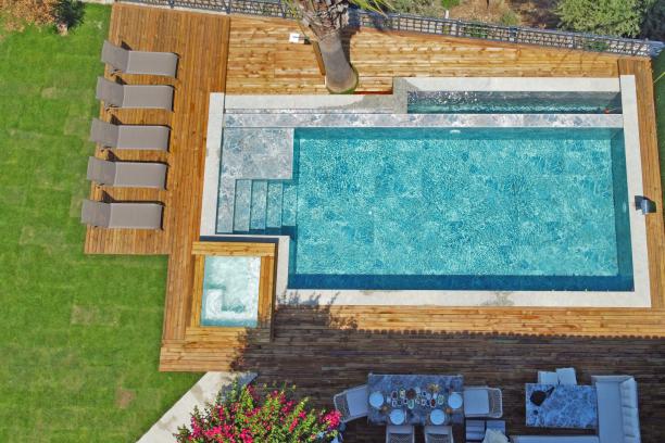 Bodrum Torba' da Deniz Manzaralı Özel Havuzlu Jakuzili 6+1 Villa