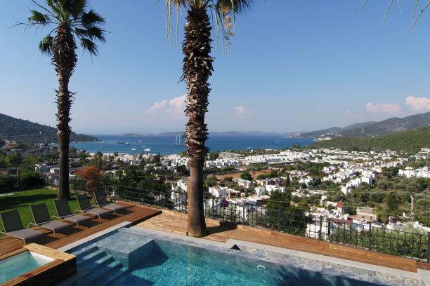 Bodrum Torba' da Deniz Manzaralı Özel Havuzlu Jakuzili 6+1 Villa