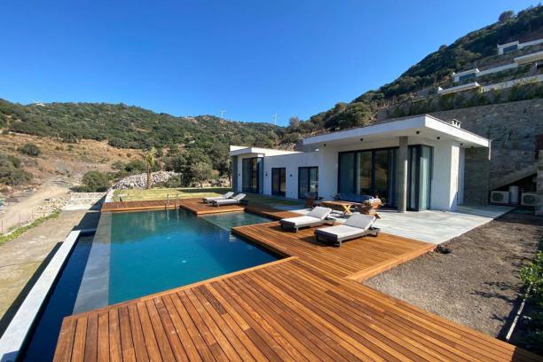 Bodrum Yalıkavak' ta Özel Havuzlu Deniz Manzaralı 4+1 Villa