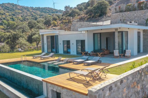 Bodrum Yalıkavak' ta Özel Havuzlu Deniz Manzaralı 4+1 Villa