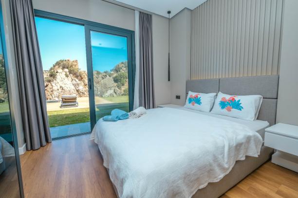 Bodrum Yalıkavak' ta Özel Havuzlu Deniz Manzaralı 4+1 Villa
