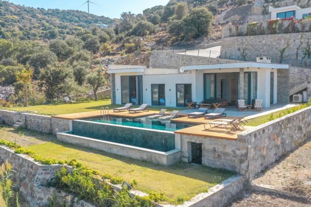 Bodrum Yalıkavak' ta Özel Havuzlu Deniz Manzaralı 4+1 Villa