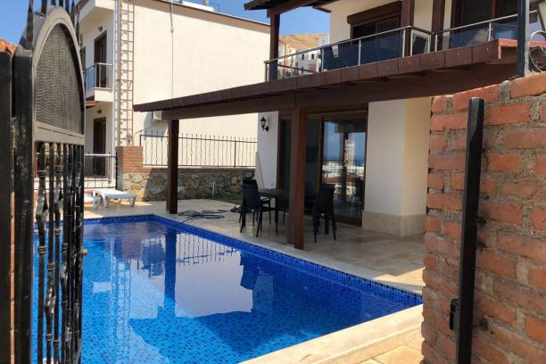 Bodrum Turgutreis Kadıkalesinde Deniz Manzaralı Özel Havuzlu Villa