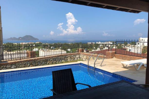 Bodrum Turgutreis Kadıkalesinde Deniz Manzaralı Özel Havuzlu Villa
