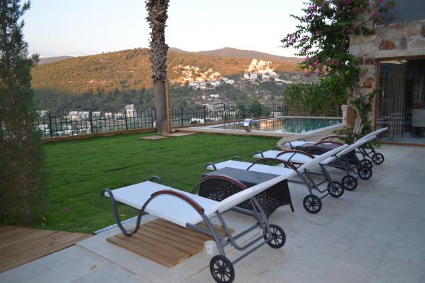 Bodrum Torba' da Deniz Manzaralı Özel Havuzlu Jakuzili 6+1 Villa