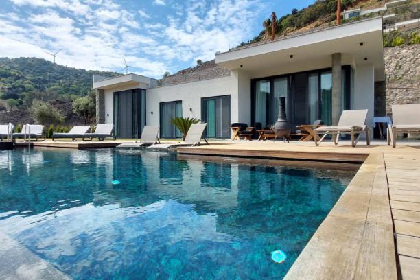 Bodrum Yalıkavak' ta Özel Havuzlu Deniz Manzaralı 4+1 Villa