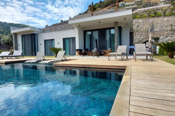 Bodrum Yalıkavak' ta Özel Havuzlu Deniz Manzaralı 4+1 Villa