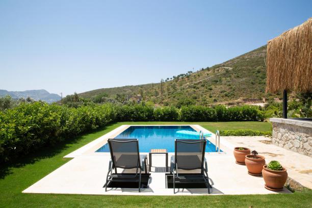 Bodrum Dereköy'de Mandalina Bahçesi İçerisinde Özel Havuzlu 3+1 Villa
