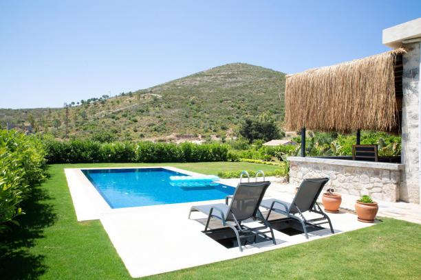 Bodrum Dereköy'de Mandalina Bahçesi İçerisinde Özel Havuzlu 3+1 Villa