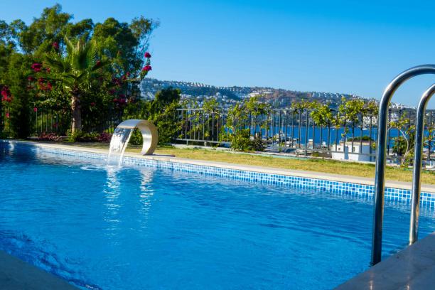 Bodrum Gündoğan' da Deniz Manzaralı Özel Havuzlu 3+1 Kiralık Villa