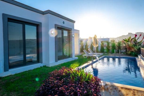 Bodrum Gündoğan' da Deniz Manzaralı Özel Havuzlu 3+1 Kiralık Villa