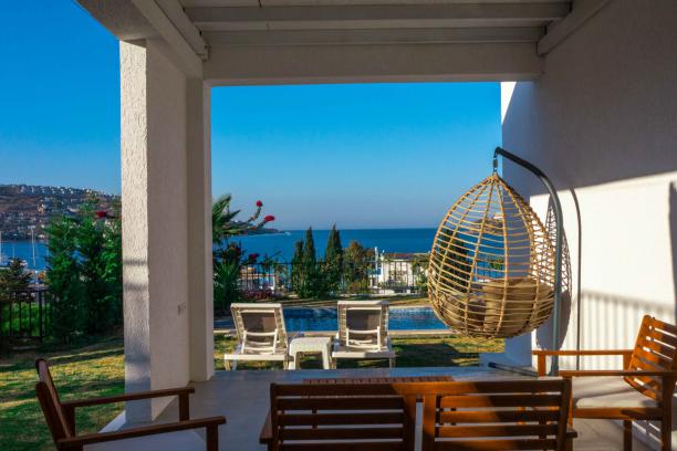 Bodrum Gündoğan' da Deniz Manzaralı Özel Havuzlu 3+1 Kiralık Villa