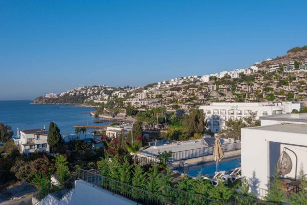 Bodrum Gündoğan' da Deniz Manzaralı Özel Havuzlu 3+1 Kiralık Villa
