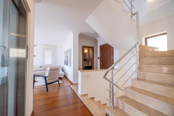 Bodrum Merkezde Özel Havuzlu Deniz Manzaralı 4+1 Villa