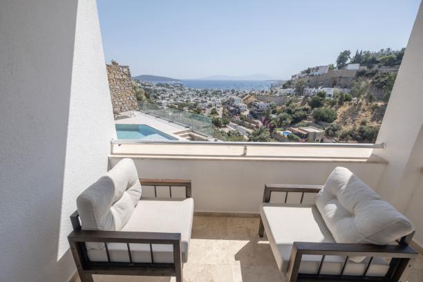 Bodrum Merkezde Özel Havuzlu Deniz Manzaralı 4+1 Villa