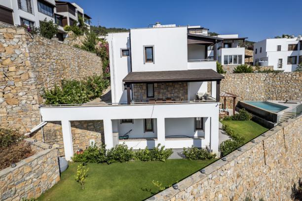 Bodrum Merkezde Özel Havuzlu Deniz Manzaralı 4+1 Villa