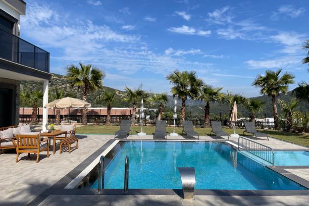 Bodrum Yokuşbaşında Özel Havuzlu Doğa Manzaralı 4+1 Villa