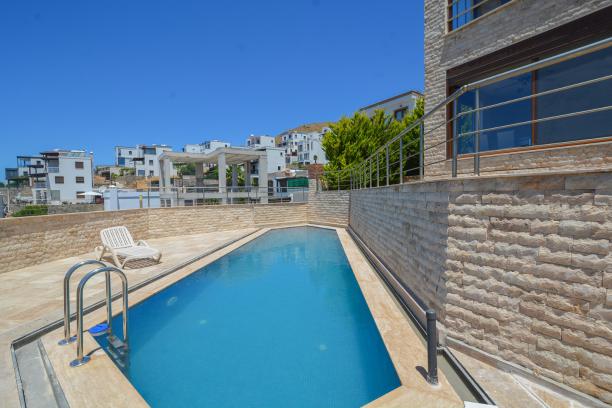 Bodrum Turgutreis Kadıkalesinde Deniz Manzaralı Özel Havuzlu Villa