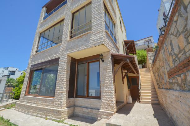 Bodrum Turgutreis Kadıkalesinde Deniz Manzaralı Özel Havuzlu Villa