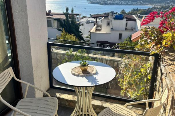 Bodrum Bitez' de Özel Havuzlu Isıtmalı Havuz Seçenekli Deniz Manzaralı Kiralık Villa