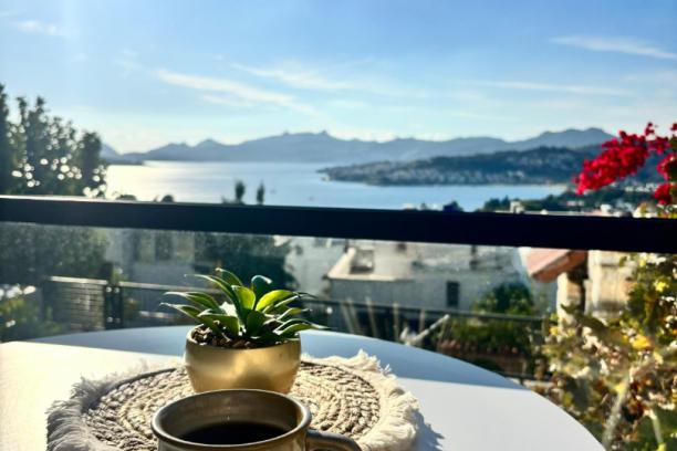 Bodrum Bitez' de Özel Havuzlu Isıtmalı Havuz Seçenekli Deniz Manzaralı Kiralık Villa