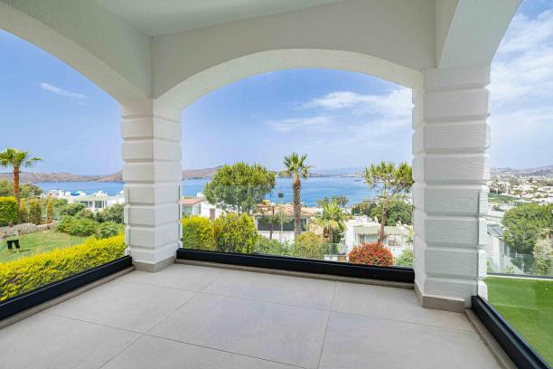 Bodrum Yalıkavak' ta Marina Manzaralı Özel Havuzlu 4+2 Kiralık Villa