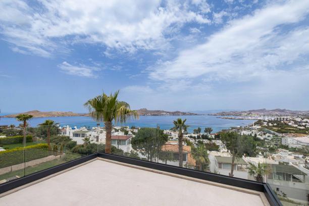 Bodrum Yalıkavak' ta Marina Manzaralı Özel Havuzlu 4+2 Kiralık Villa