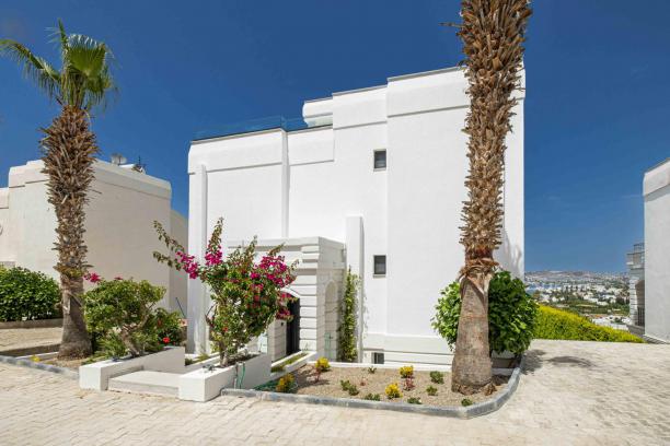 Bodrum Yalıkavak' ta Marina Manzaralı Özel Havuzlu 4+2 Kiralık Villa